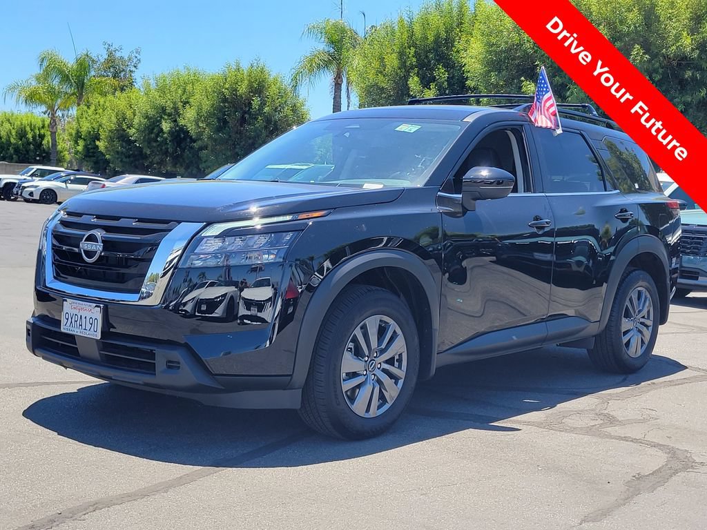 Certified 2025 Nissan Pathfinder SV FWD image 2