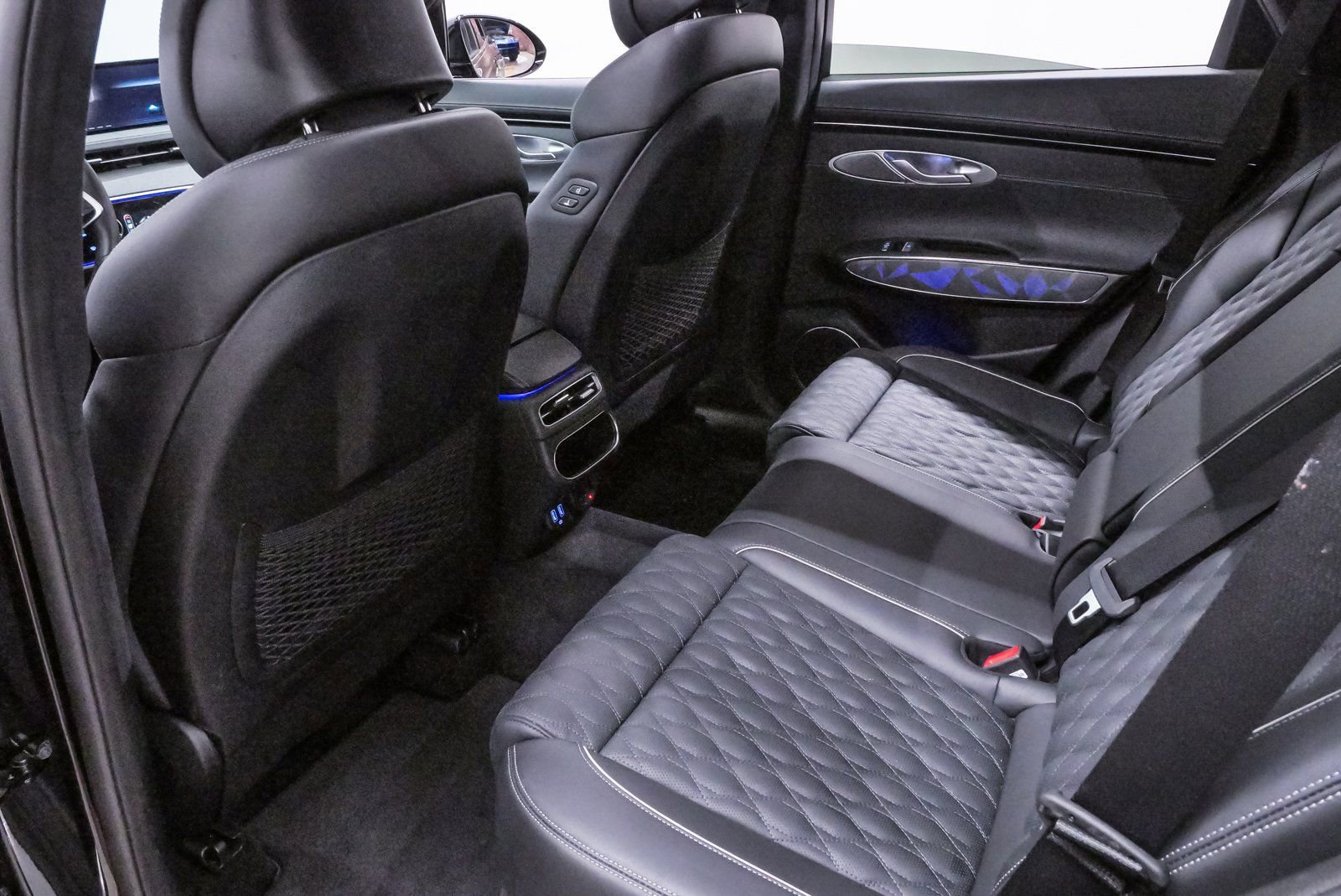 Certified 2025 Genesis GV70 3.5T Sport w/ Sport Advanced Package image 11