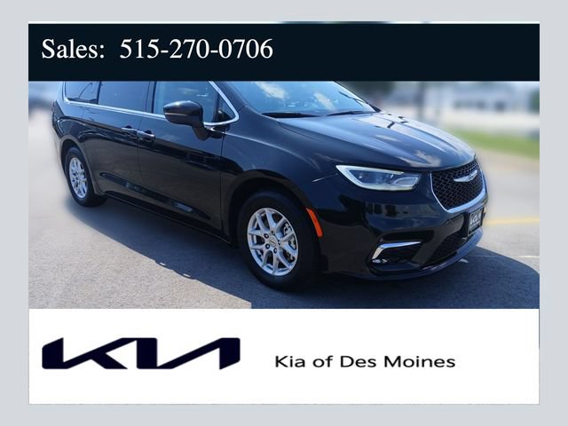 Used 2023 Chrysler Pacifica Touring-L FWD image 1