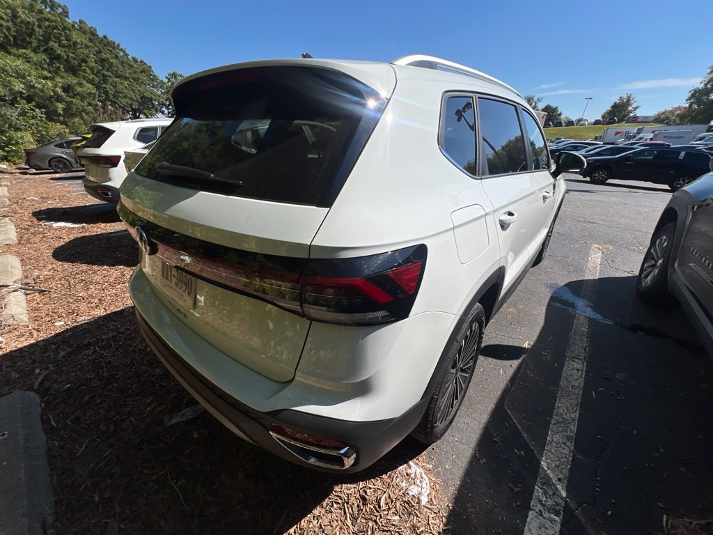 Used 2026 Volkswagen Taos SE FWD image 5