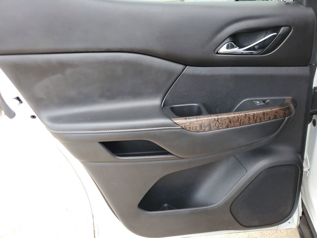 Used 2023 GMC Acadia Denali image 15