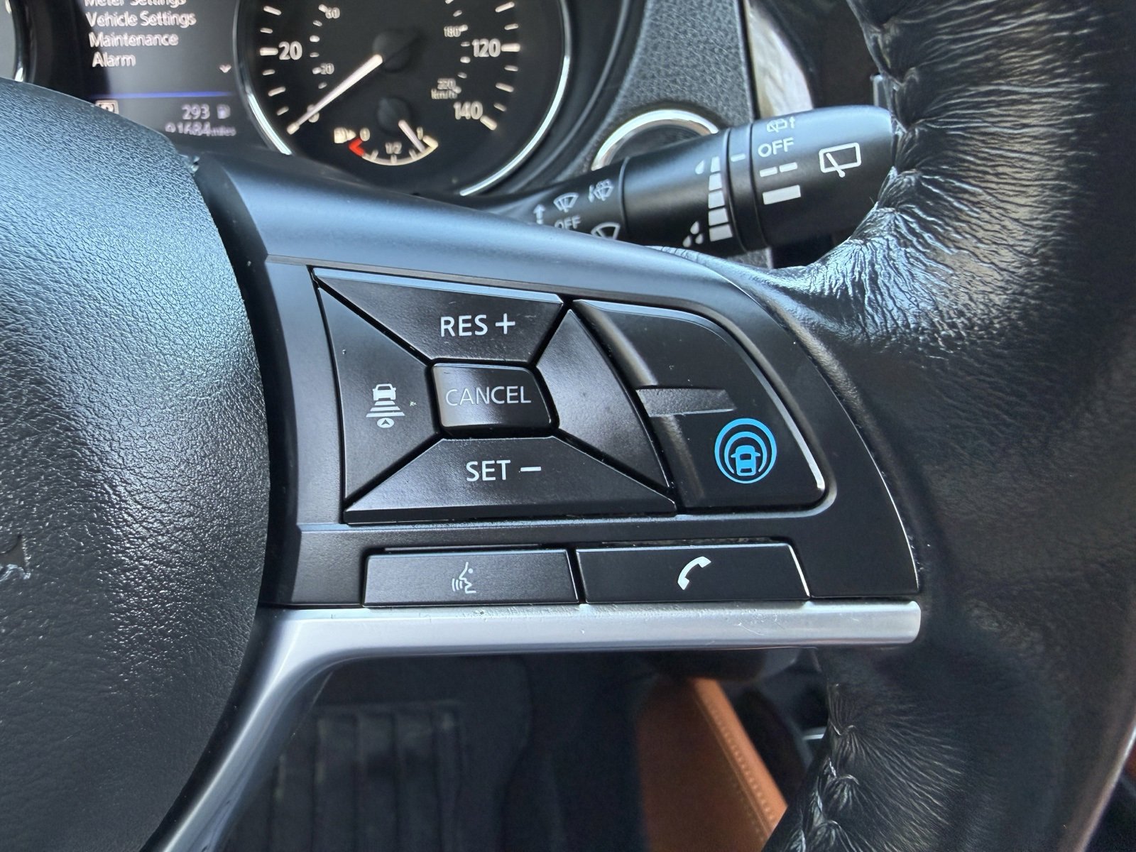 Used 2018 Nissan Rogue SL w/ Premium Package image 32