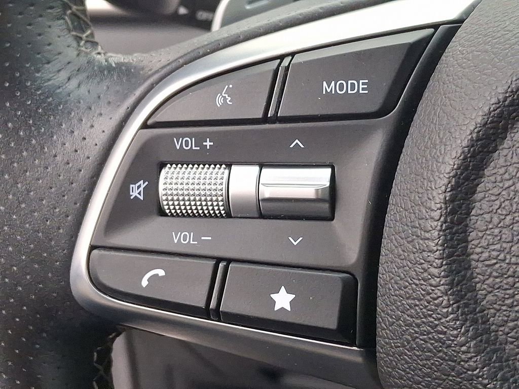 Used 2023 Genesis G70 2.0T image 22