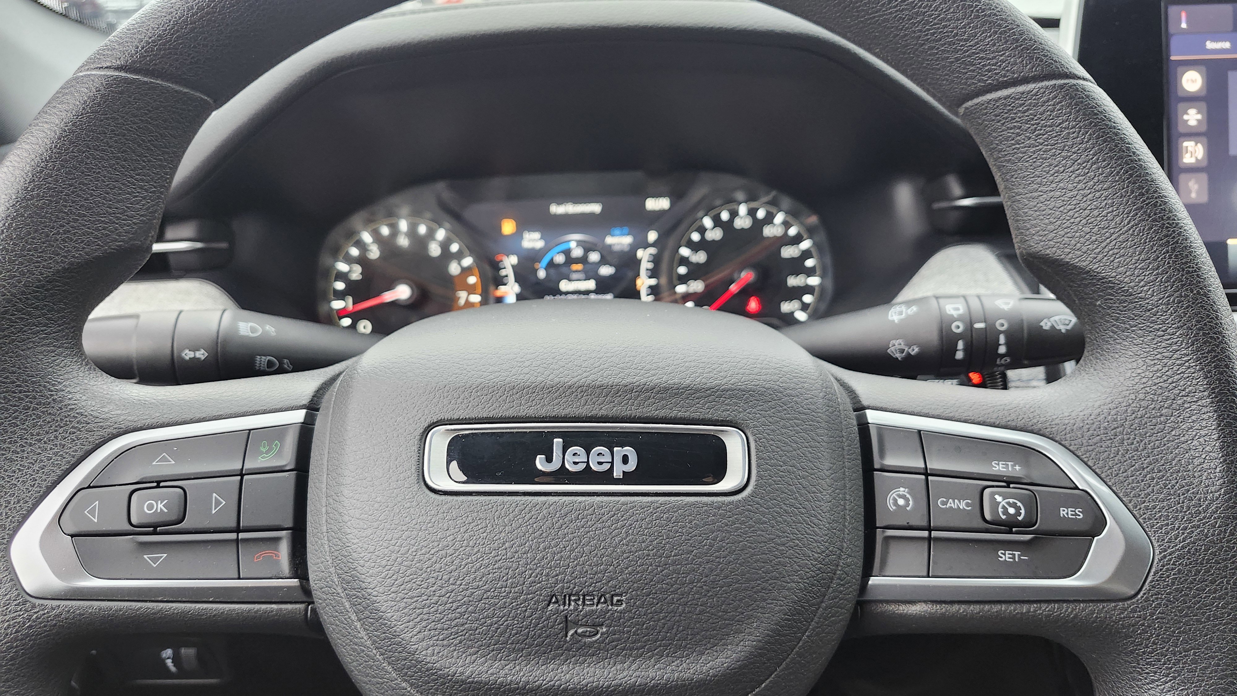Used 2025 Jeep Compass Sport image 19