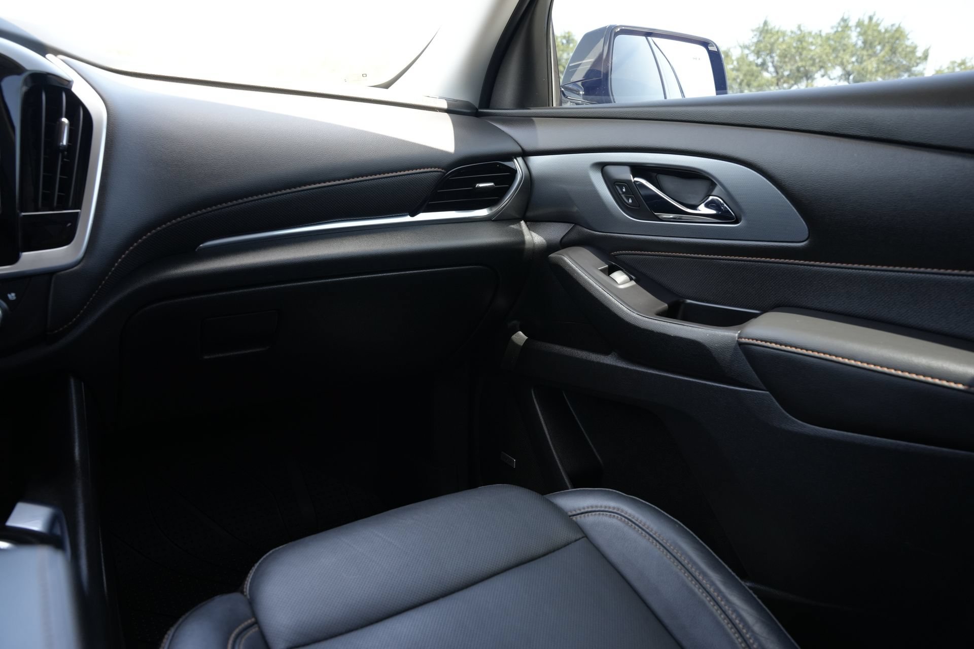 Used 2019 Chevrolet Traverse Premier w/ Redline Edition FWD image 9