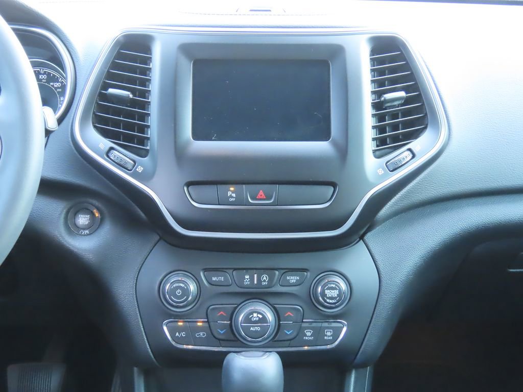 Used 2020 Jeep Cherokee Latitude Plus w/ Comfort/Convenience Group image 8