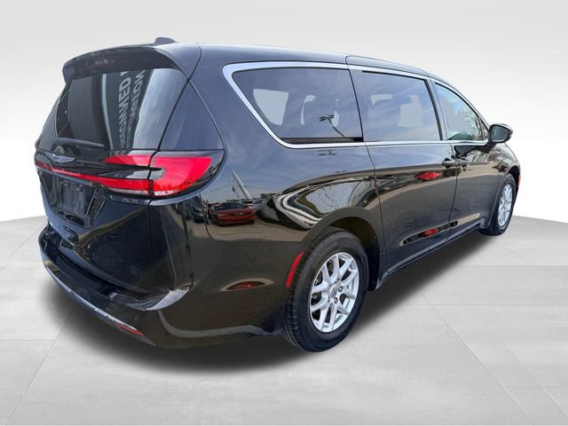 Used 2024 Chrysler Pacifica Touring-L image 5