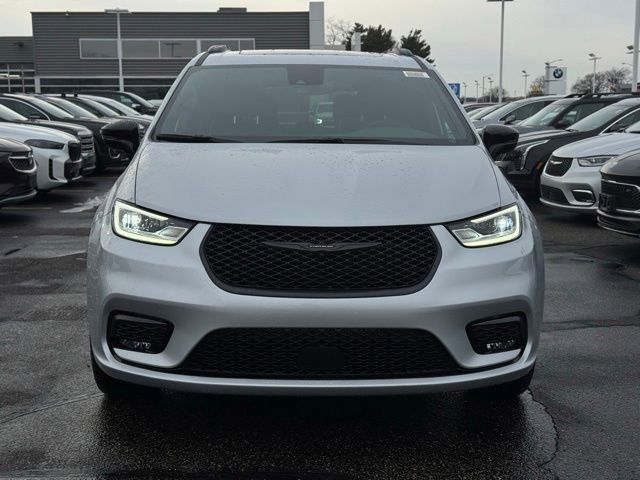 New 2026 Chrysler Pacifica Limited w/ S Appearance Package AWD/4WD image 3