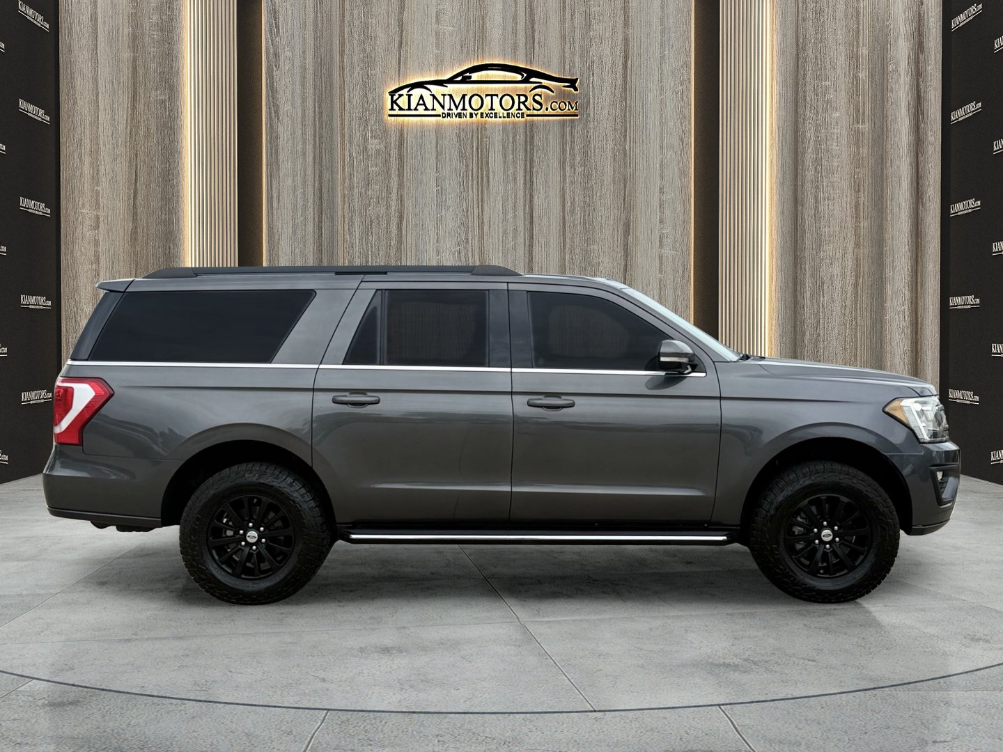 Used 2018 Ford Expedition Max XLT w/ Equipment Group 202A RWD image 9