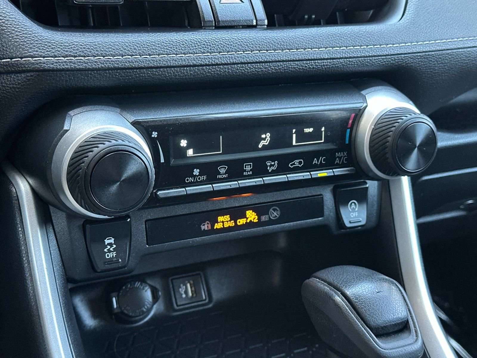 Used 2024 Toyota RAV4 LE AWD/4WD image 18