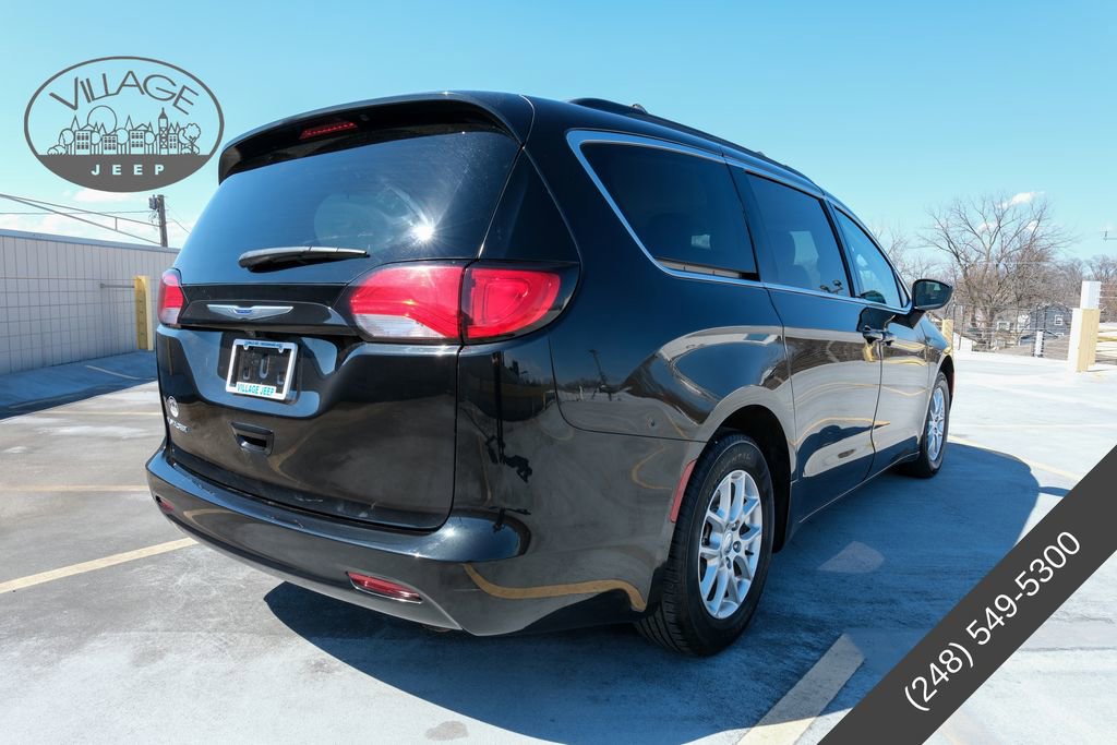Used 2020 Chrysler Voyager Lxi FWD image 3