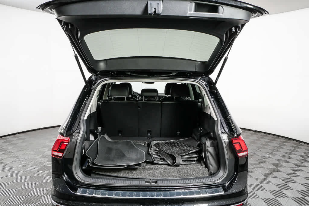 Certified 2023 Volkswagen Tiguan SE FWD image 32