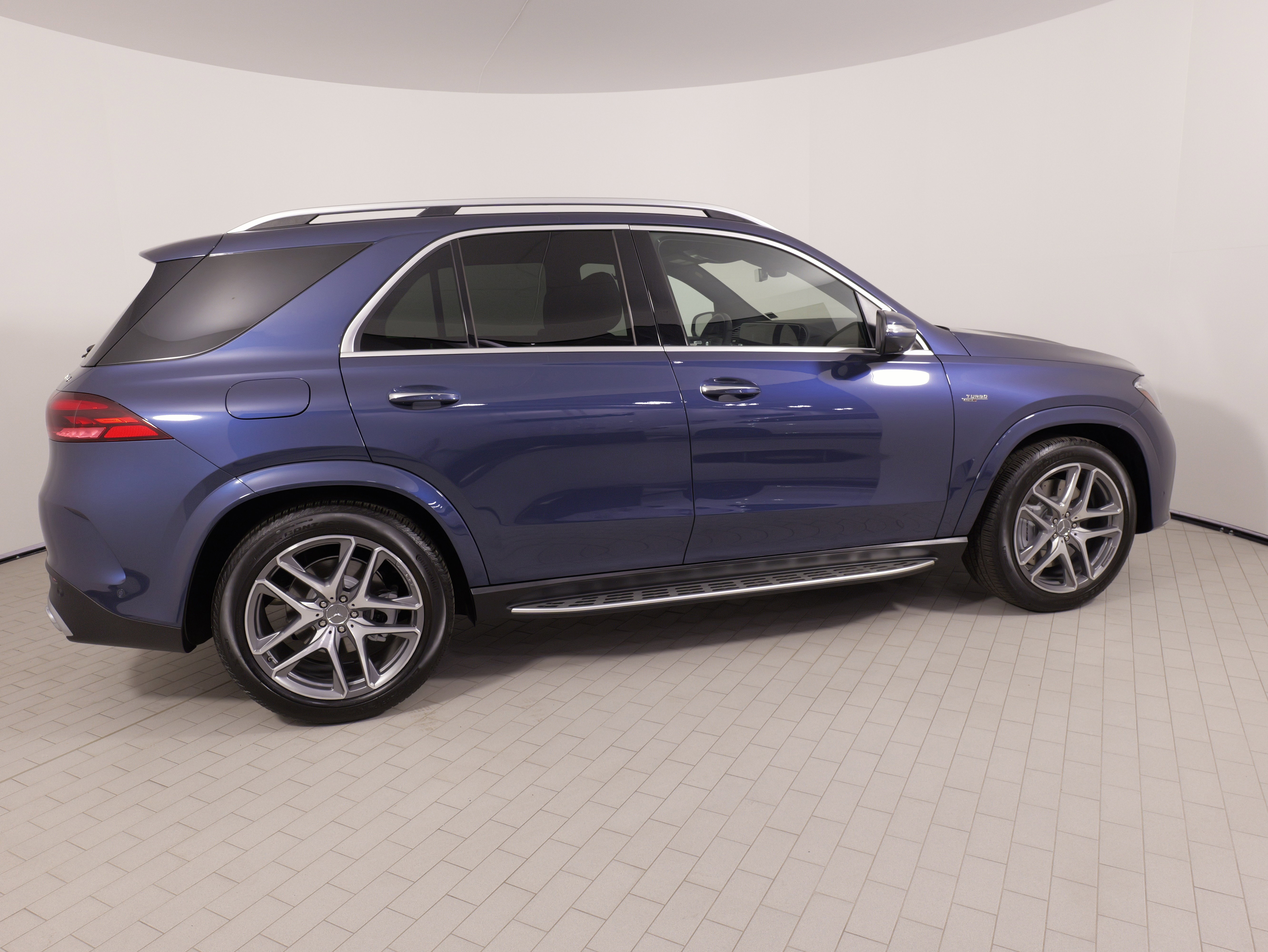 Used 2025 Mercedes-Benz GLE 53 AMG 4MATIC w/ Acoustic Comfort Package image 10