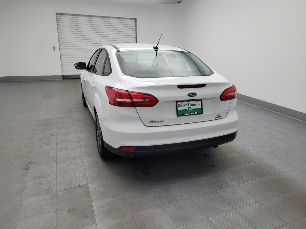 Used 2018 Ford Focus SE w/ SE Appearance Package FWD image 6