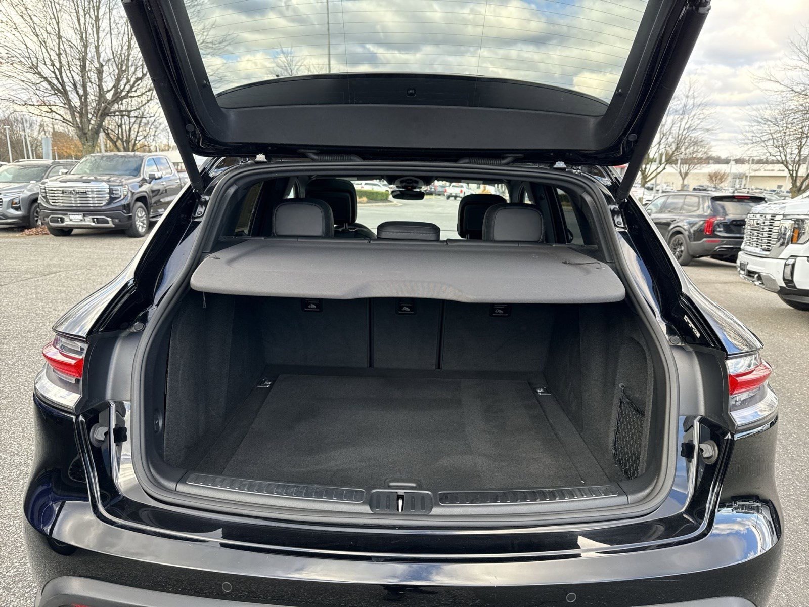 Used 2024 Porsche Macan image 24