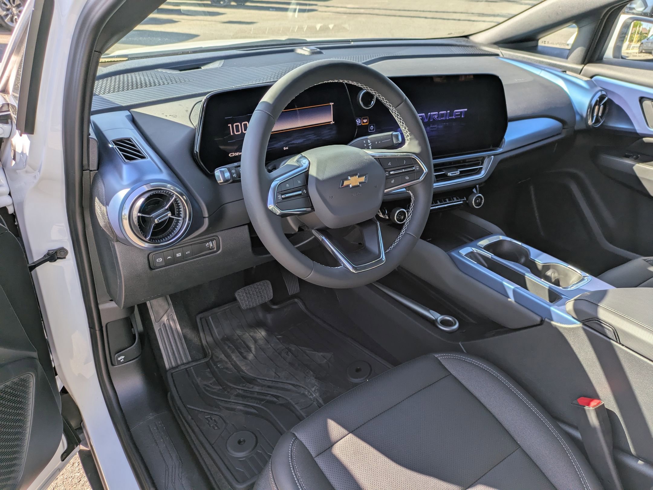 Used 2026 Chevrolet Equinox EV LT w/ LPO, All-Weather Mat Package image 10