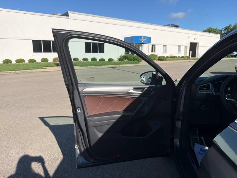 Used 2023 Volkswagen Tiguan SEL R-Line AWD/4WD image 22