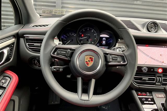 Certified 2026 Porsche Macan AWD/4WD image 7