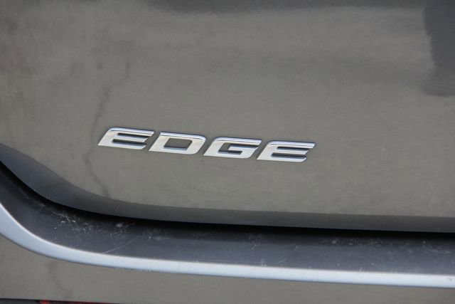Used 2016 Ford Edge Titanium w/ Equipment Group 302A FWD image 9