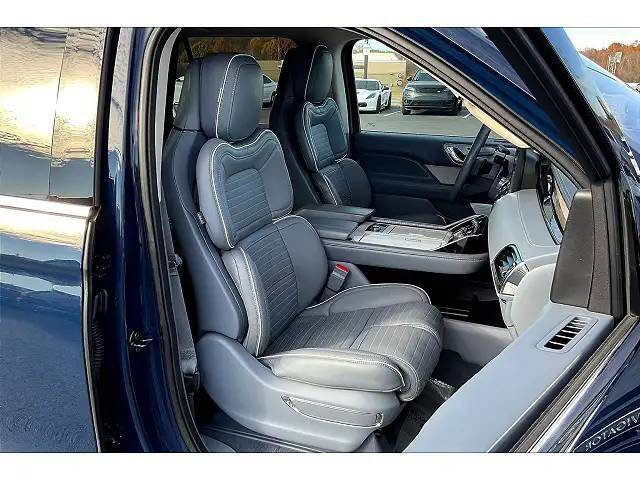 Used 2019 Lincoln Navigator L Black Label w/ Cargo Package image 4