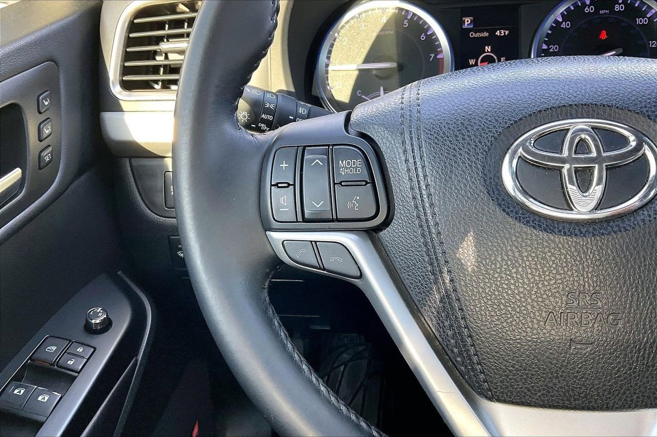 Used 2018 Toyota Highlander Limited image 32
