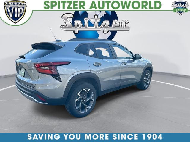 Used 2024 Chevrolet Trax LT w/ Sunroof Package FWD image 9