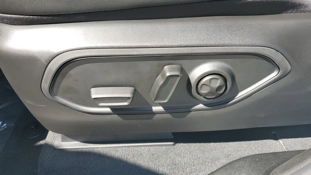 New 2025 Jeep Grand Cherokee L Limited w/ Black Appearance Package image 24