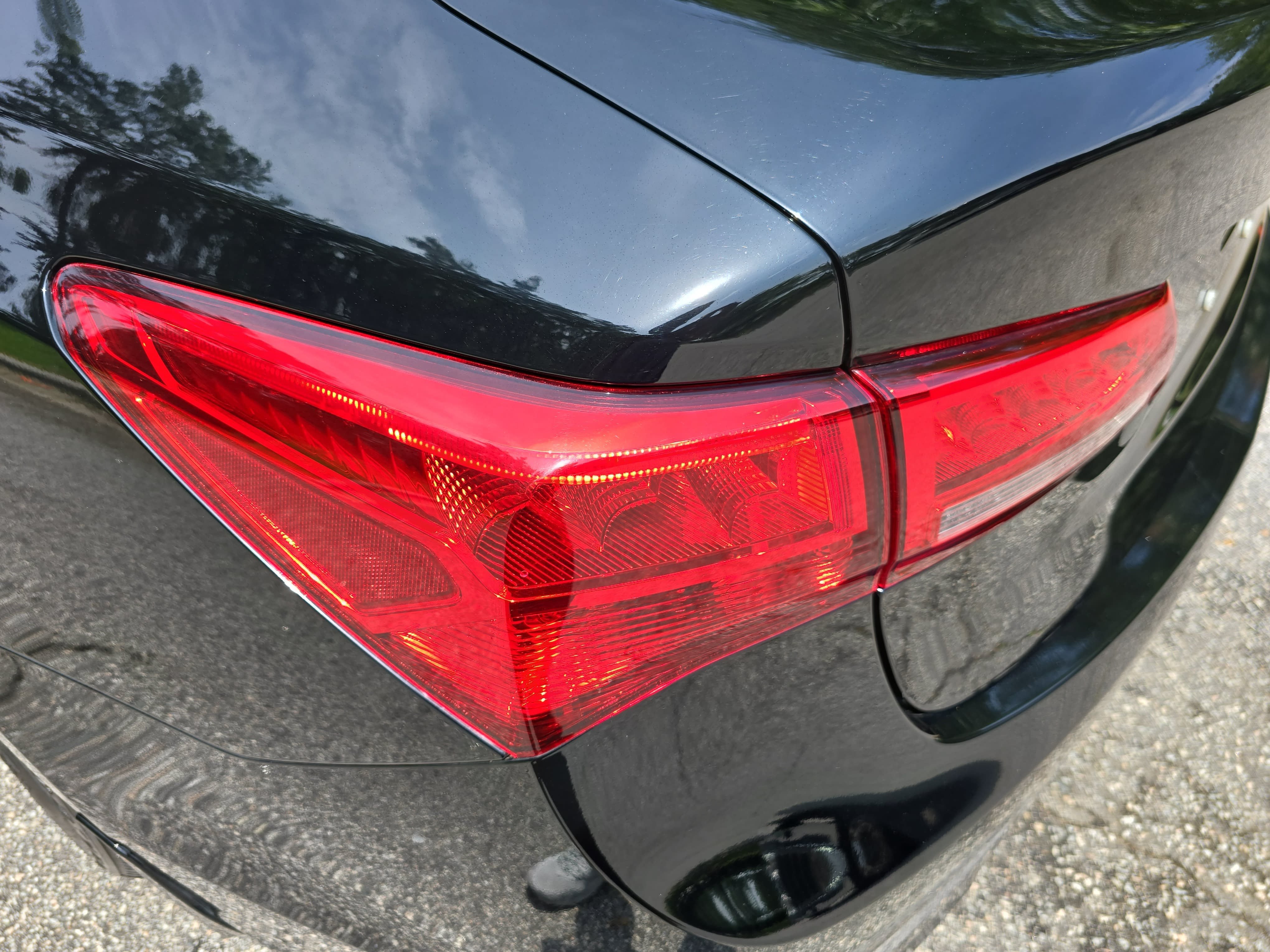 Used 2018 Acura TLX w/ Technology Package FWD image 36