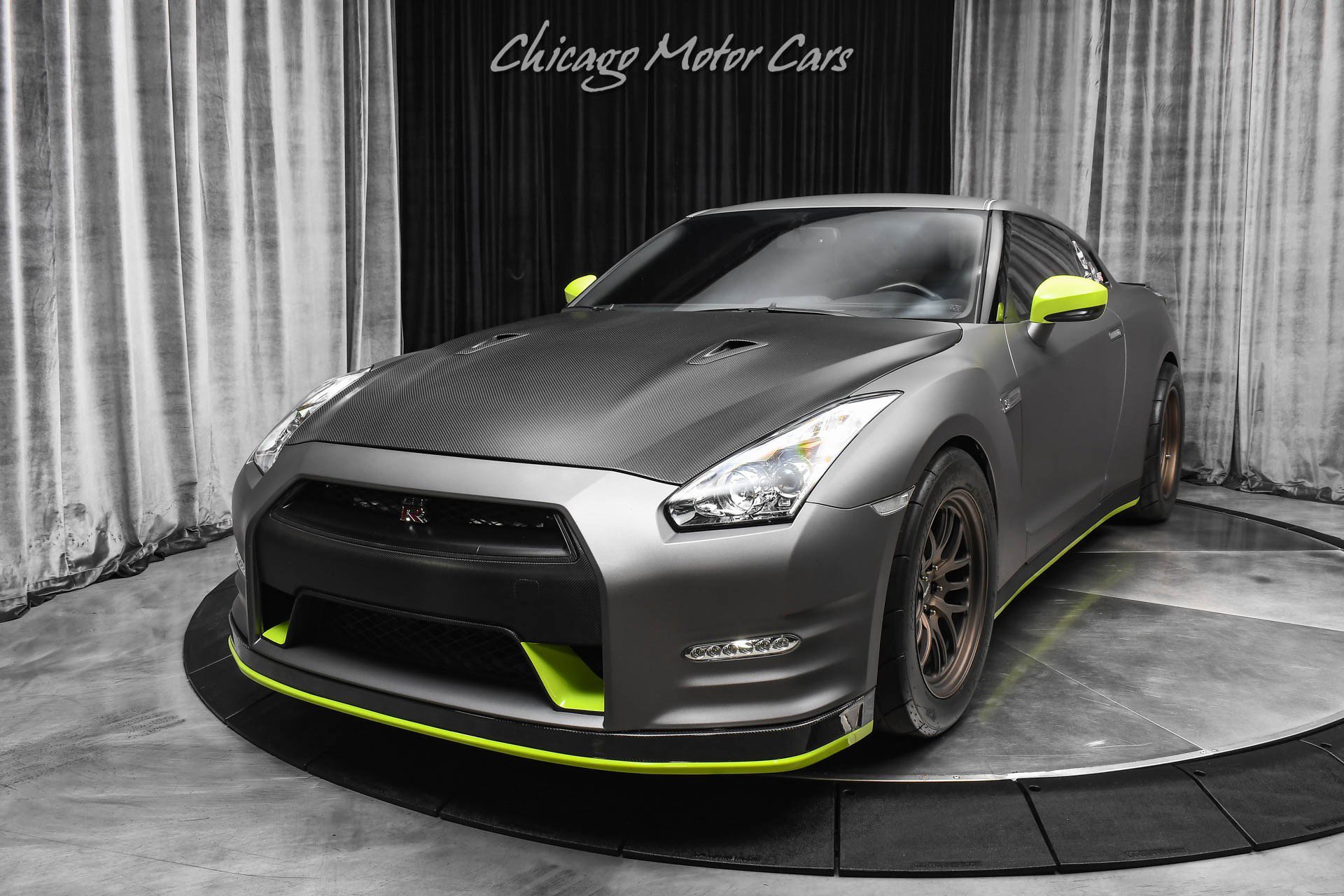 Used 2013 Nissan GT-R Black Edition AWD/4WD image 2
