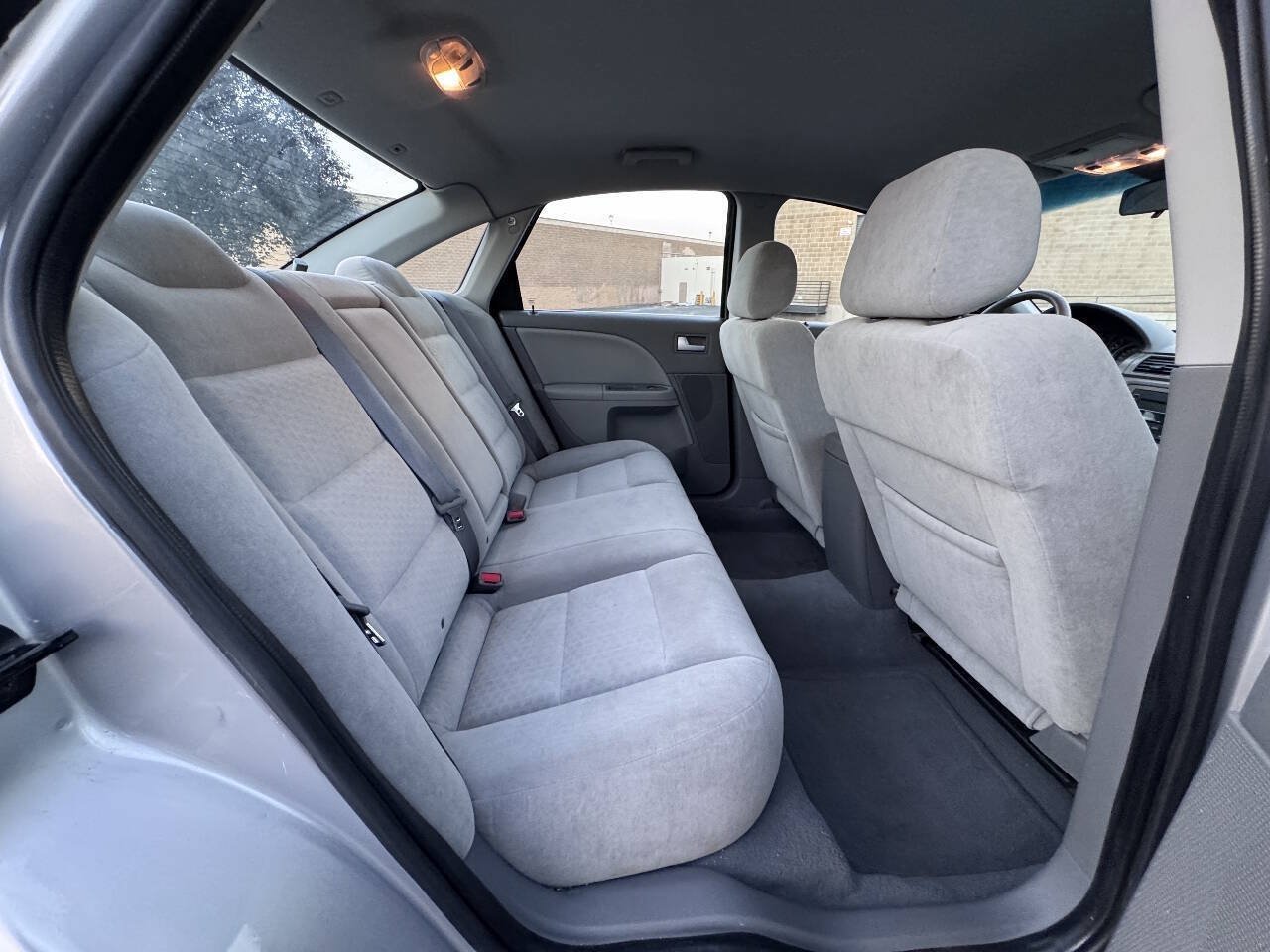 Used 2005 Ford Five Hundred SE FWD image 12