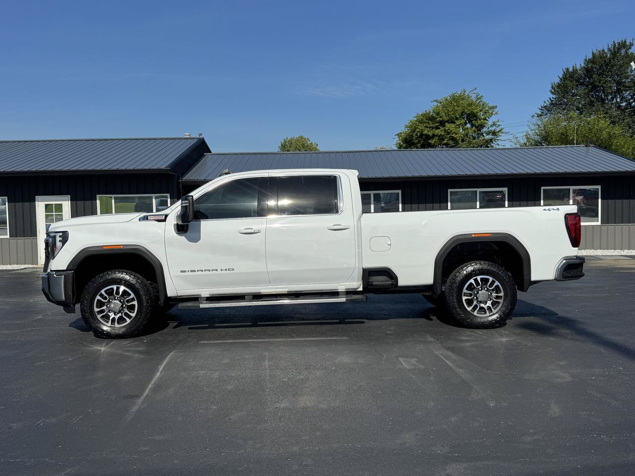 Used 2024 GMC Sierra 3500 SLE w/ SLE Convenience Package AWD/4WD image 2