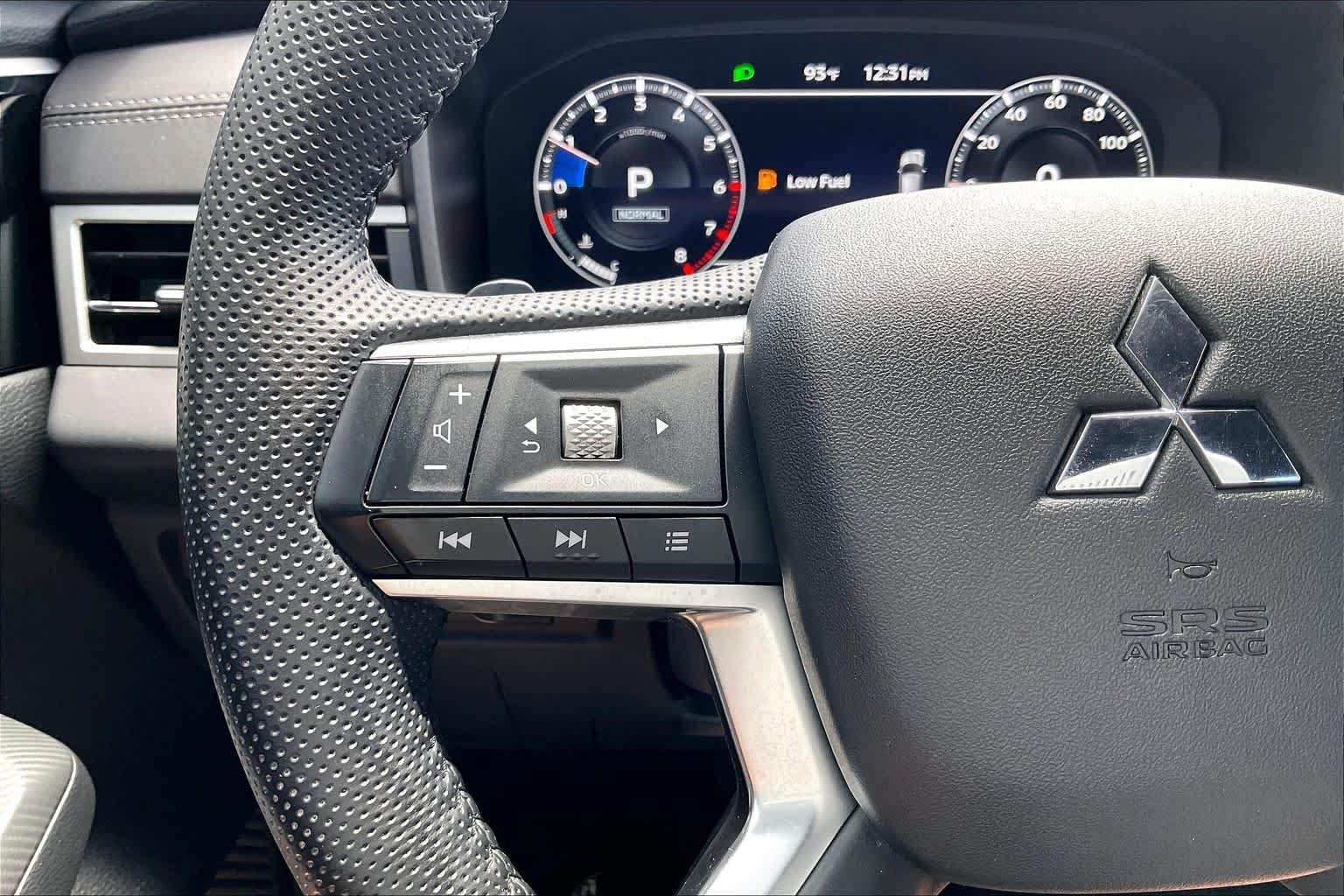 Used 2023 Mitsubishi Outlander SE Black Edition FWD image 18