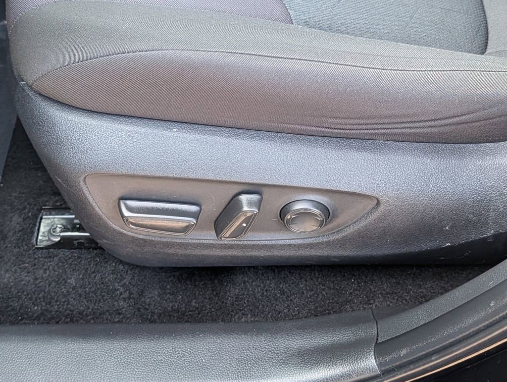 Used 2025 Toyota RAV4 XLE w/ Convenience Package image 23