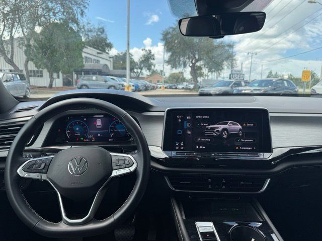 Used 2025 Volkswagen Atlas Cross Sport SE FWD image 9