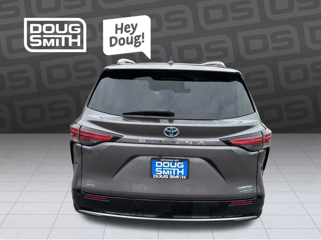 Used 2023 Toyota Sienna Limited image 4