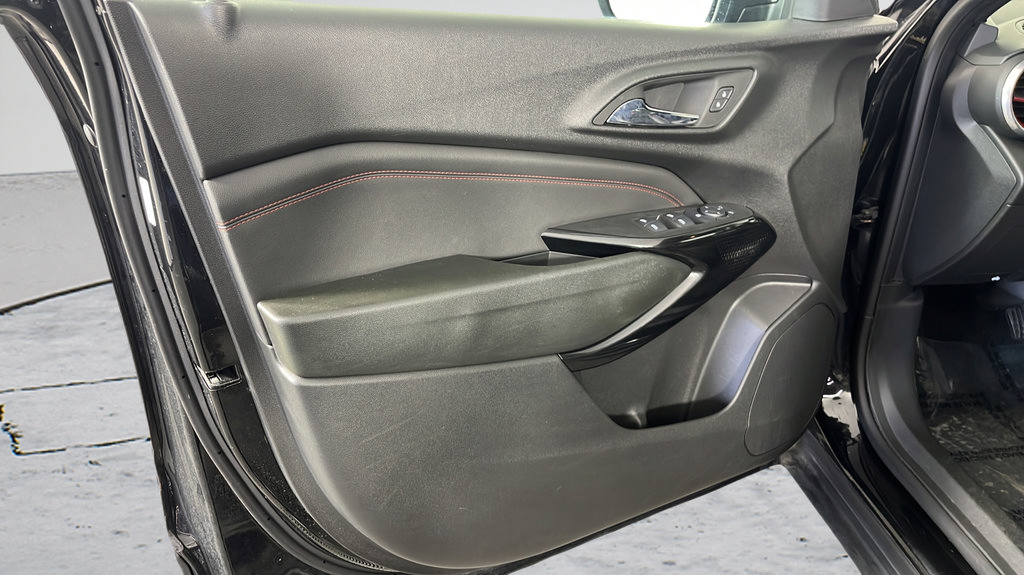 Used 2024 Chevrolet Trax RS w/ Sunroof Package FWD image 17