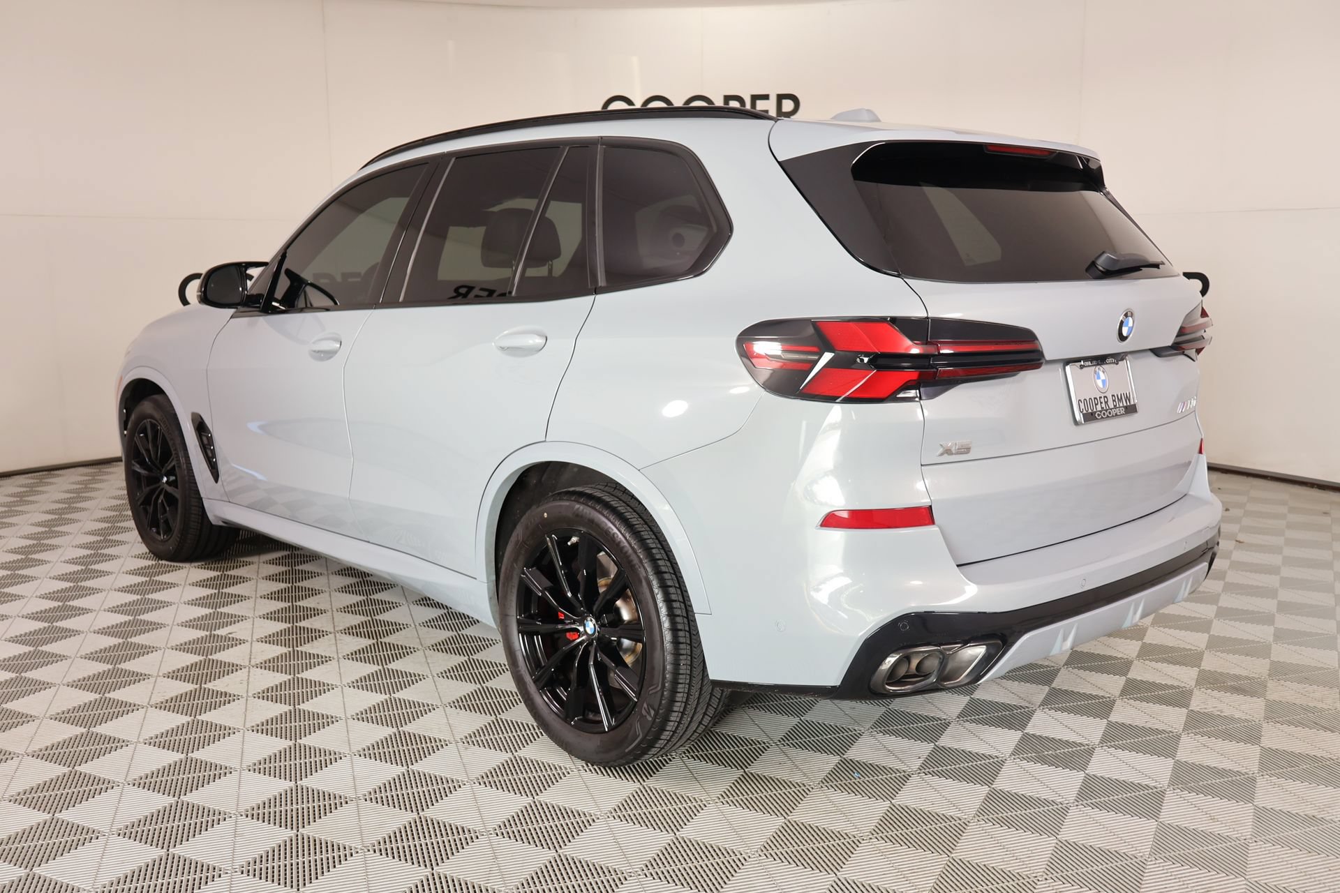 Used 2025 BMW X5 M60i AWD/4WD image 25