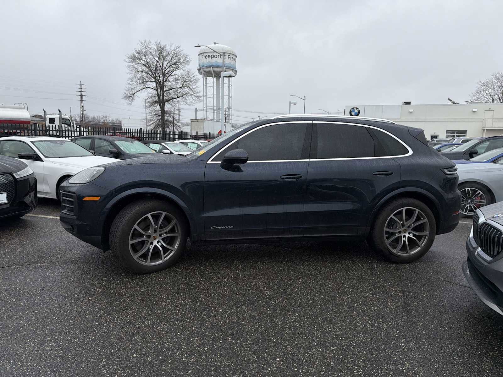 Used 2024 Porsche Cayenne image 3