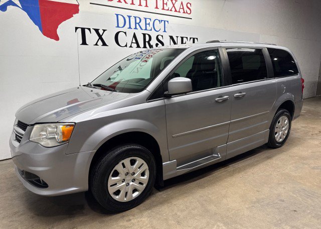 Used 2017 Dodge Grand Caravan SXT w/ Rear Park Assist Package FWD image 12