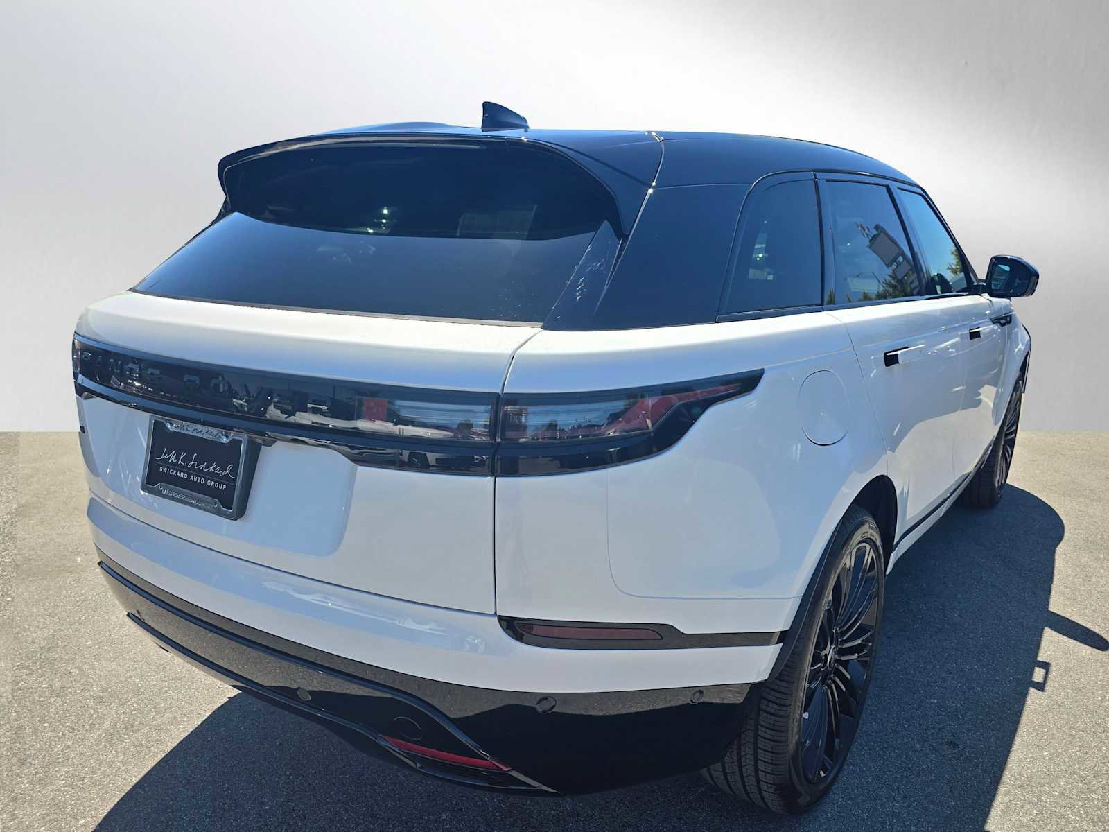New 2026 Land Rover Range Rover Velar Dynamic SE image 4