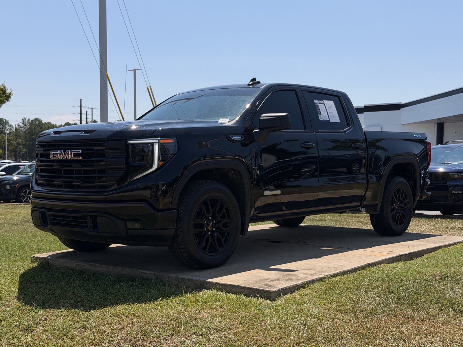 Used 2024 GMC Sierra 1500 Elevation AWD/4WD image 7