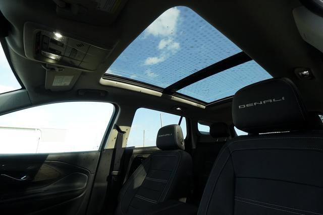 Used 2024 GMC Terrain Denali w/ Black Diamond Edition image 23