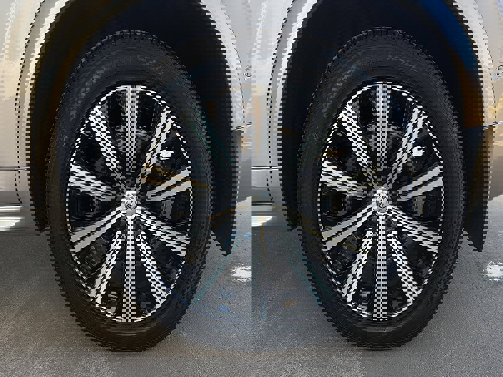 Used 2023 Volvo XC90 B6 Plus w/ Protection Package image 43