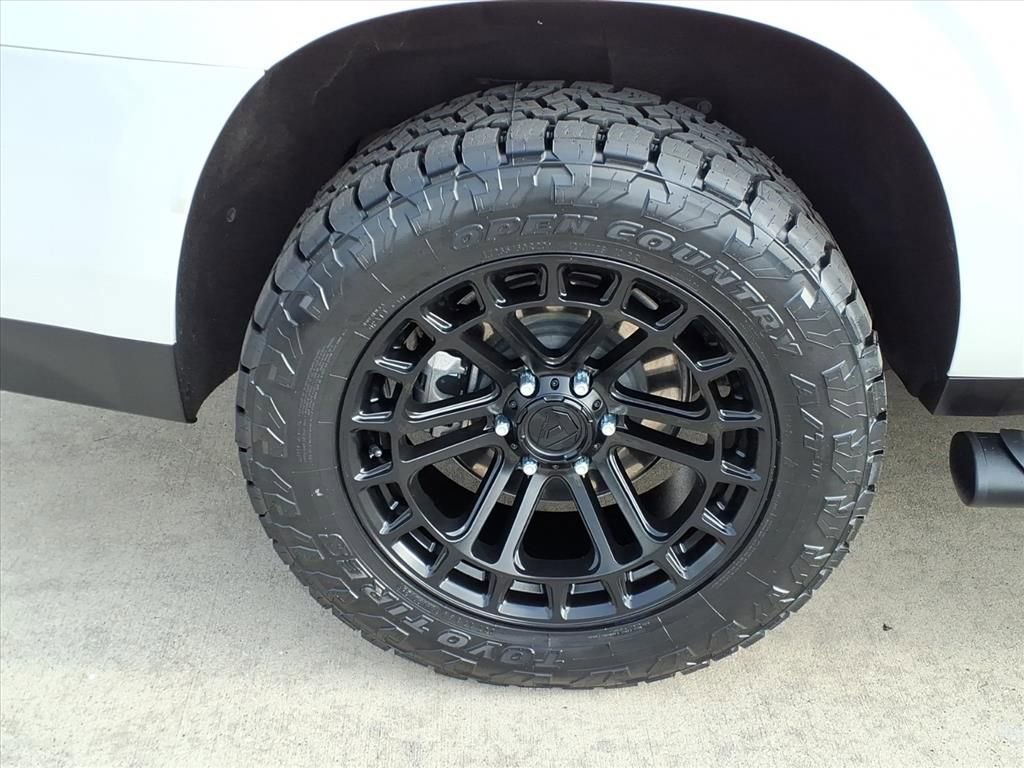 Used 2024 Chevrolet Suburban Z71 w/ Z71 Off-Road Package image 13