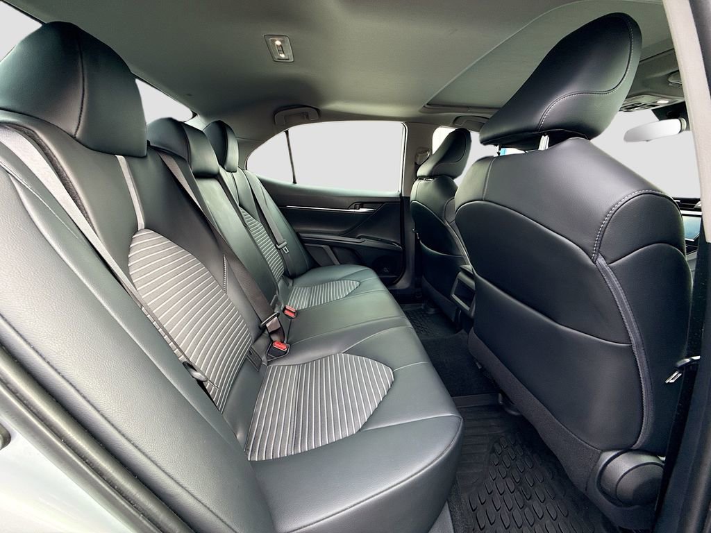 Used 2020 Toyota Camry SE image 25