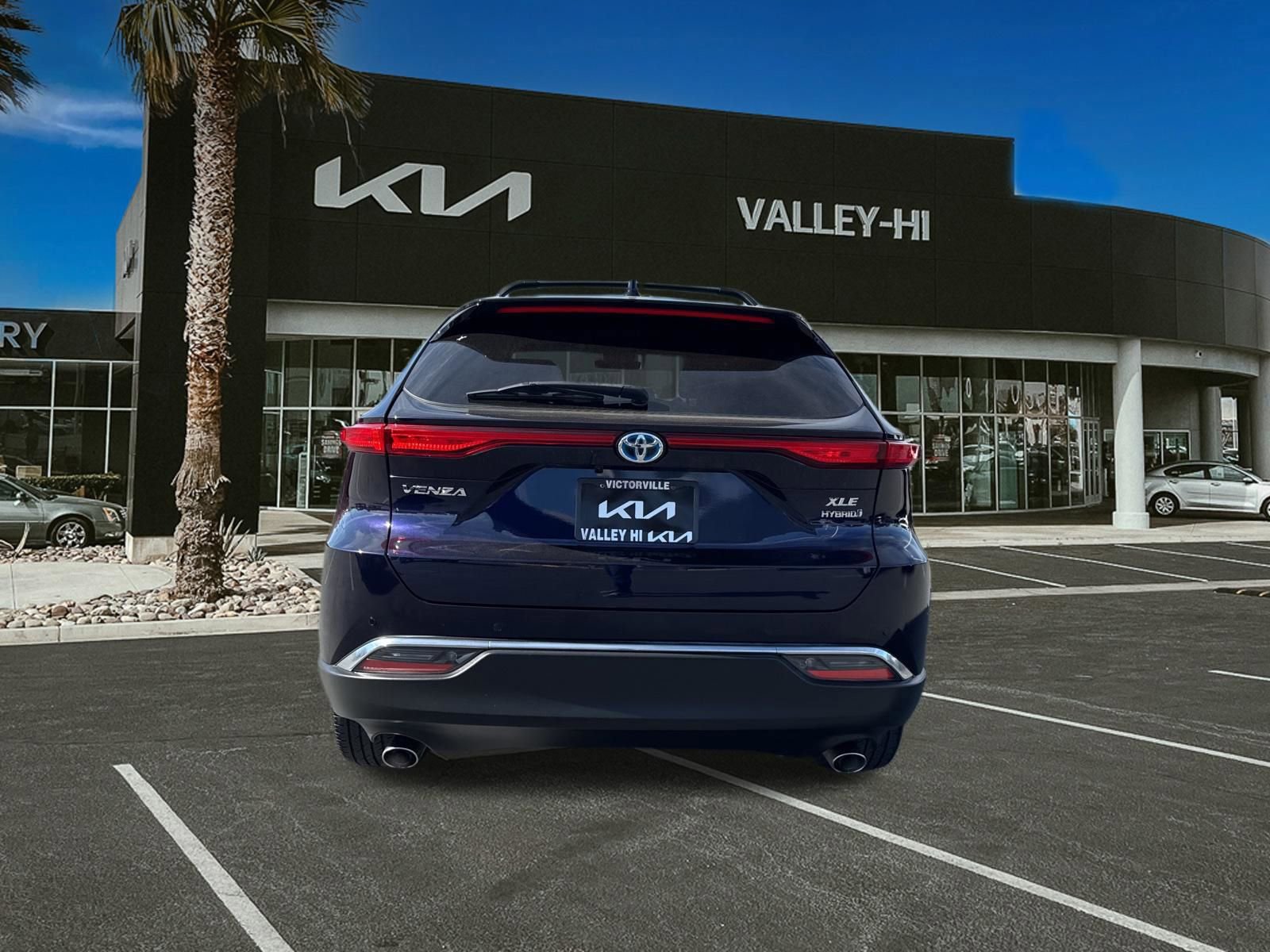 Used 2021 Toyota Venza XLE image 8