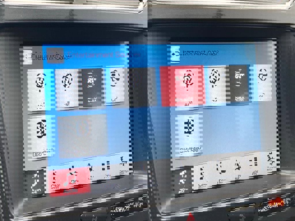 Used 2018 Ford Explorer XLT w/ Equipment Group 202A FWD image 18