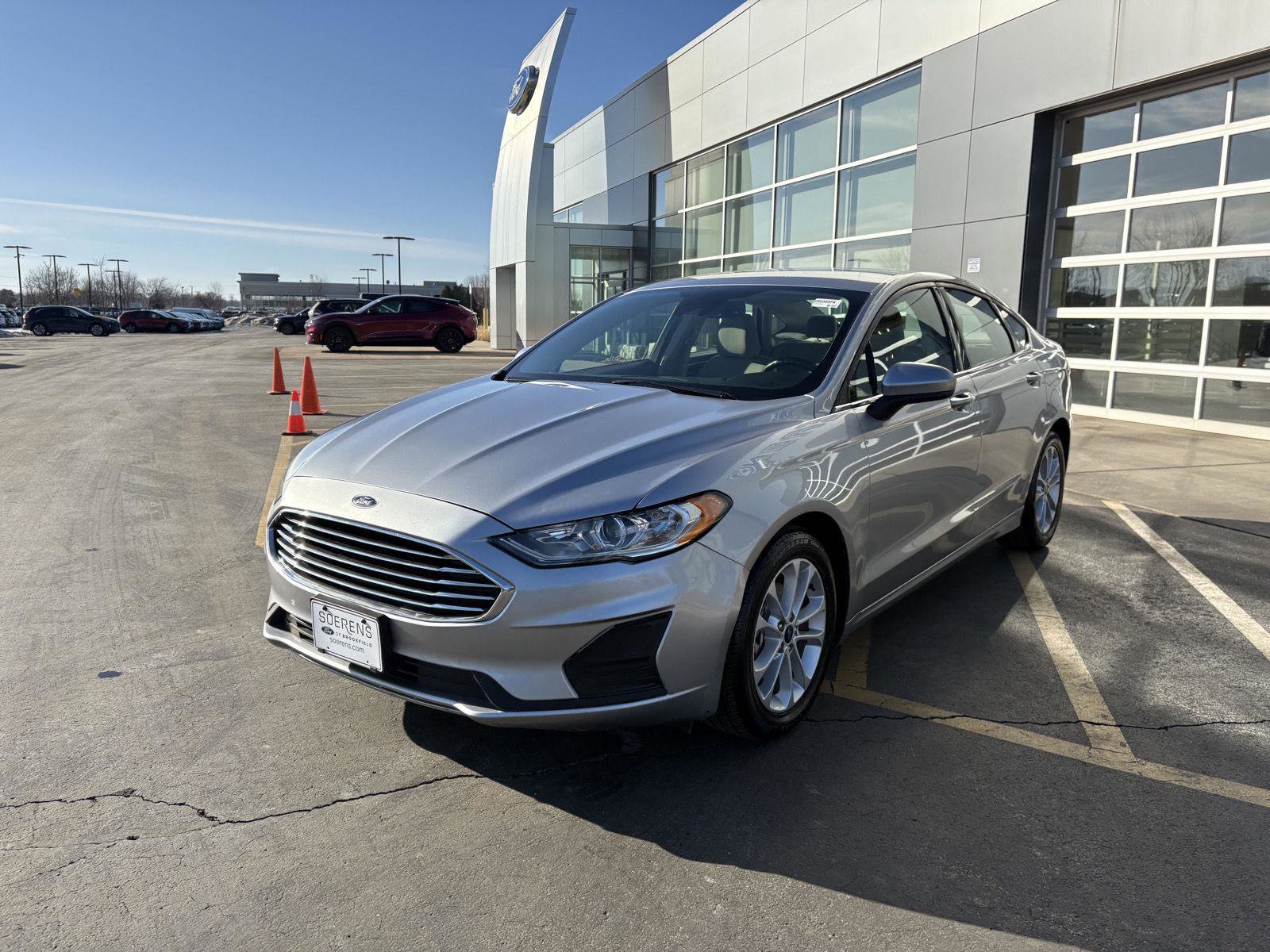 Used 2020 Ford Fusion SE image 3