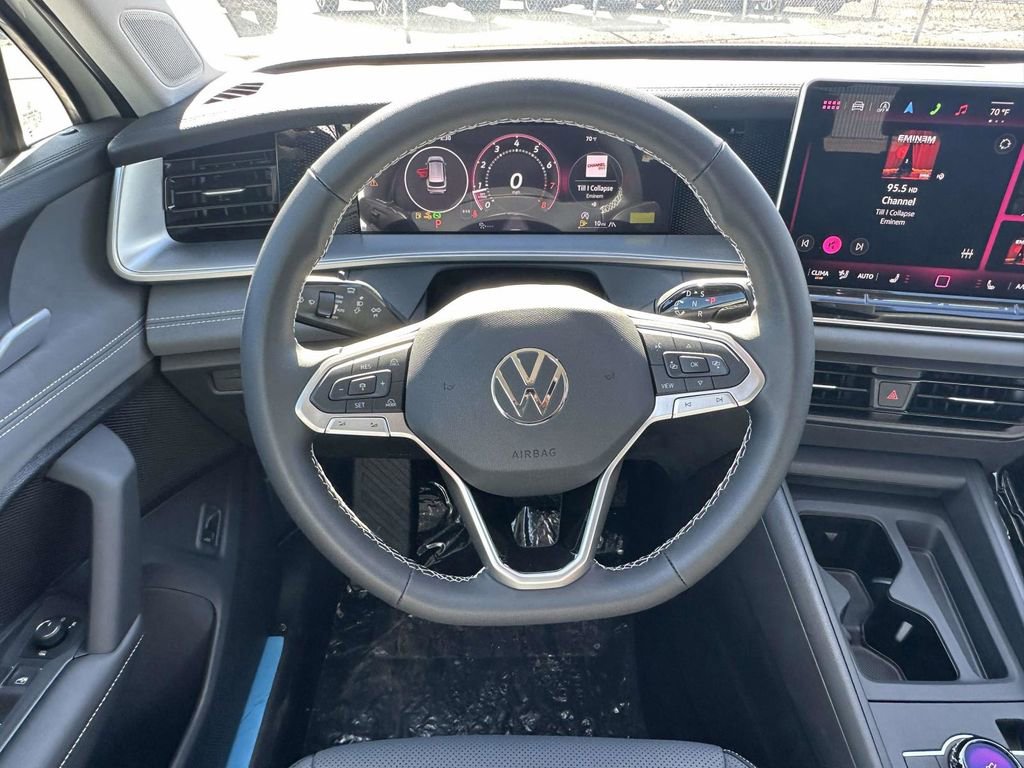 New 2025 Volkswagen Tiguan SE image 12