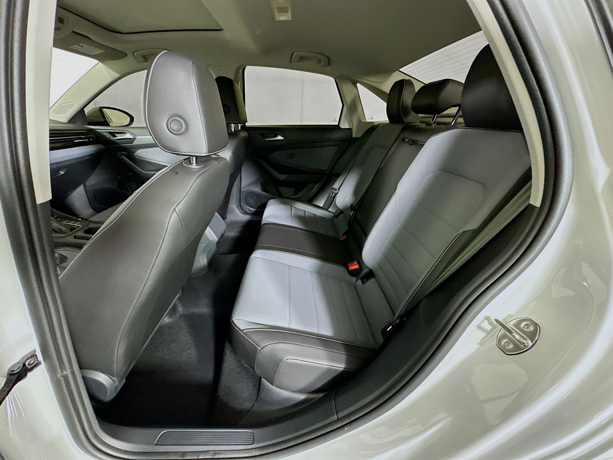Used 2025 Volkswagen Jetta SE FWD image 26
